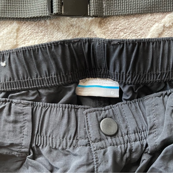 Columbia Black Cargo Shorts - Picture 2 of 10